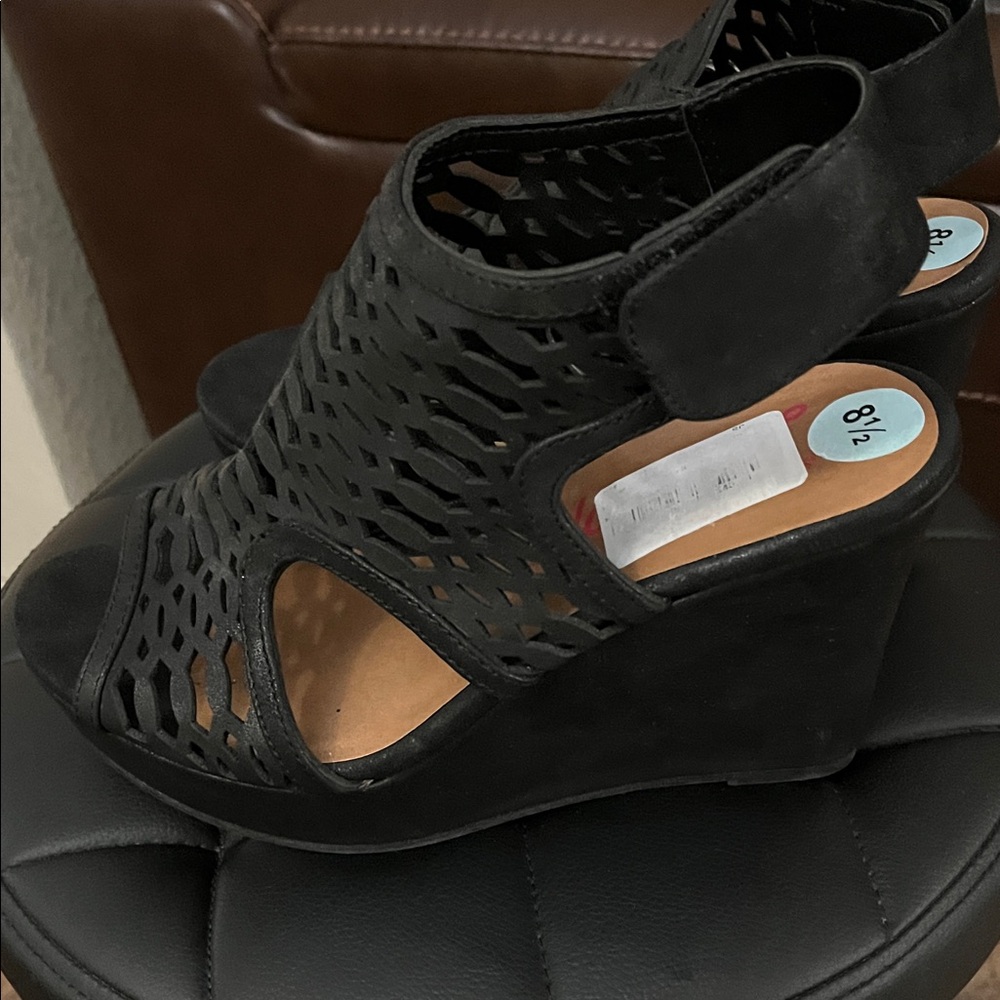 Jellypop Black Cutout Wedges - Picture 3 of 5